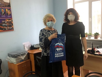 Татьяна Кузнецова поздравила матерей Заводского района с приближающимся праздником